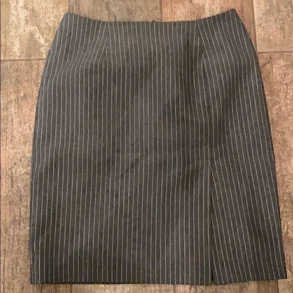 Ann Taylor petite skirt  - Picture 2 of 3